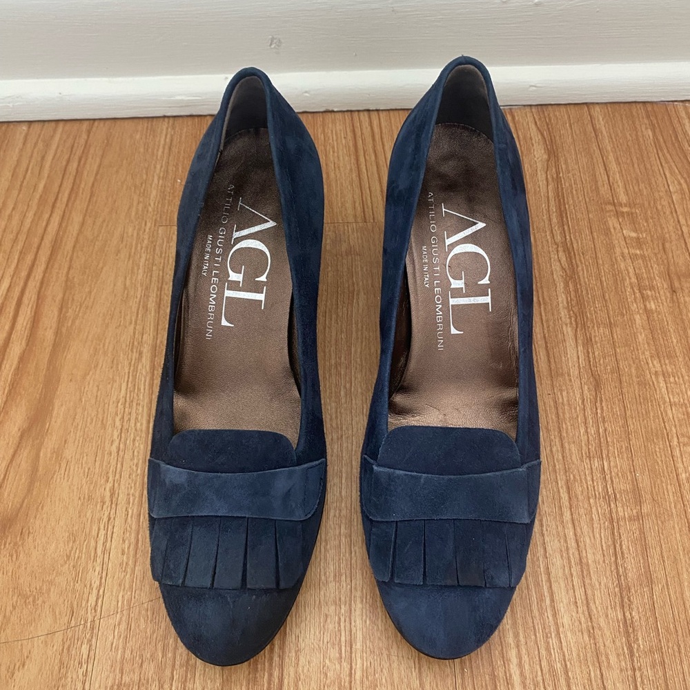 AGL navy suede block heels. - Picture 2 of 6